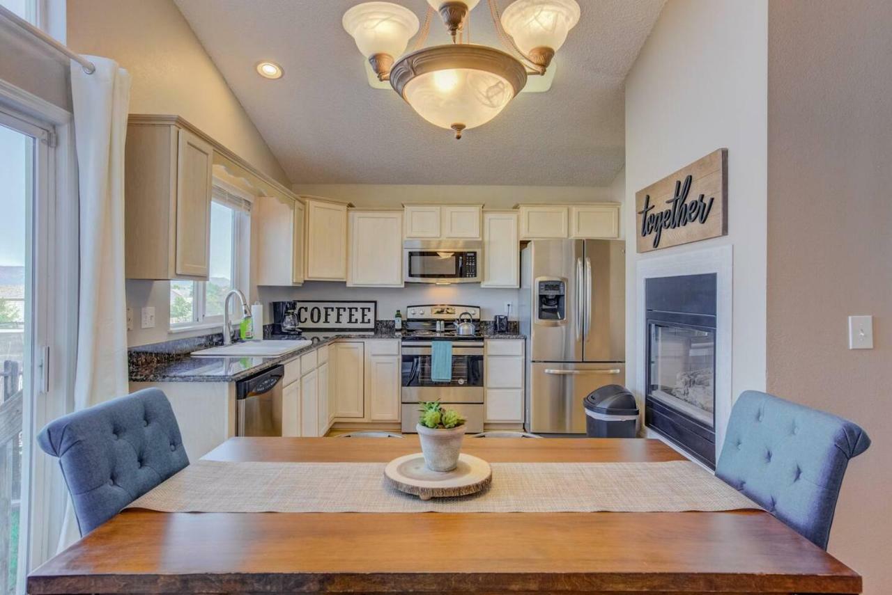 Cozy 4Br House With Peak Views In Colorado Springs Villa Luaran gambar